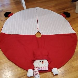 Darling snowman tree skirt